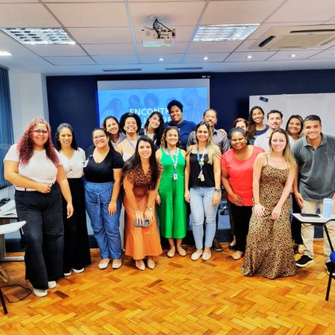 Grupo de participantes ao término do encontro