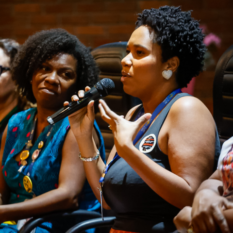 Michelle de Jesus fala durante o IV seminário