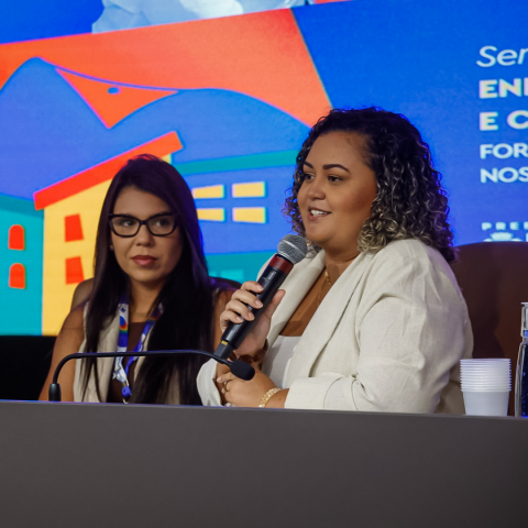 Marianne e Jacqueline na mesa de abertura