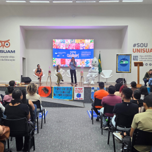 Mesa de abertura do evento