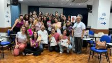  Foto da primeira turma dos residentes do 2º ano com as palestrantes.