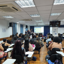 Residentes assistindo a aula no último encontro do introdutório de 2024