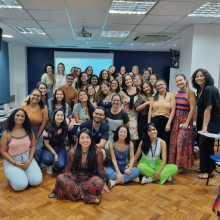 Turma de residentes do segundo ano reunida ao final da aula