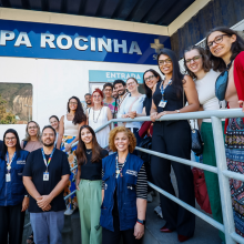 Pesquisadores austríacos e brasileiros posam a frente da CF Maria do Socorro